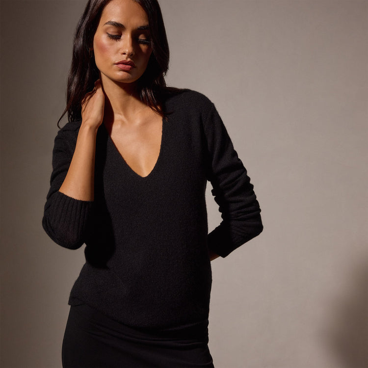 Soft Featherweight Cashmere Deep V Sweater in Black | James Perse Los Angeles