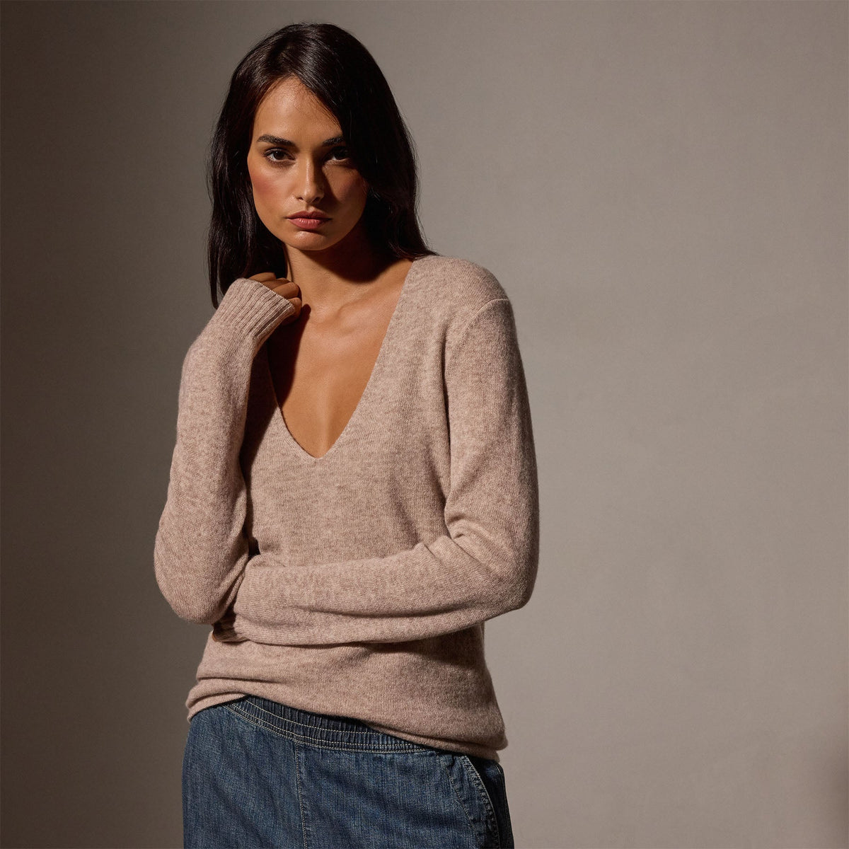 Soft Featherweight Cashmere Deep V Sweater in Coyote | James Perse Los Angeles