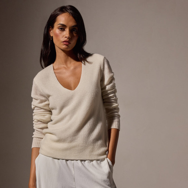 Soft Featherweight Cashmere Deep V Sweater in Oyster | James Perse Los Angeles