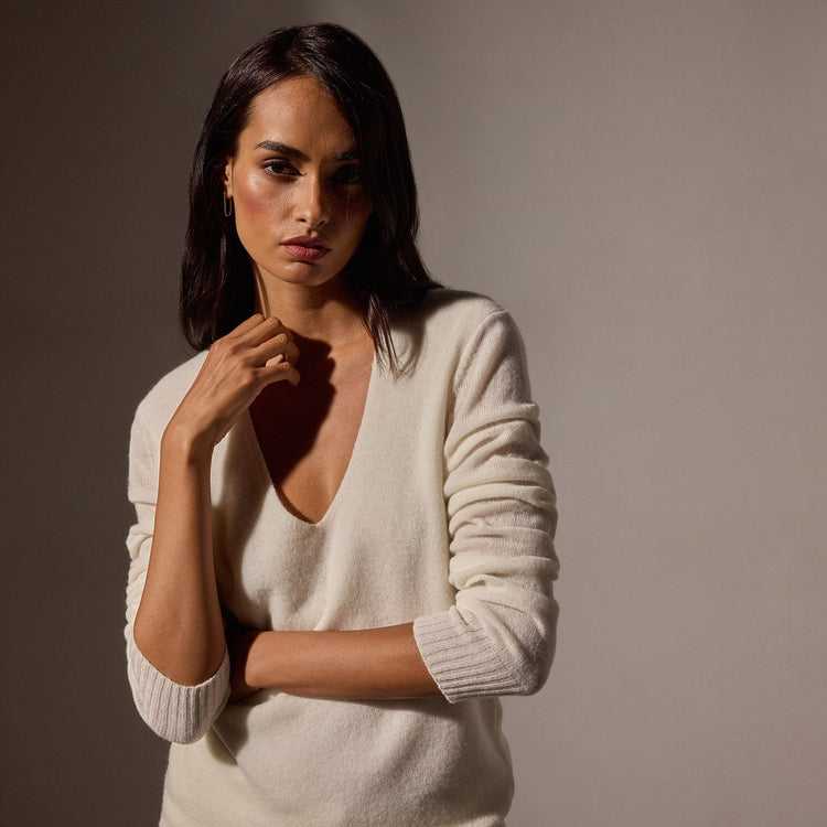 Soft Featherweight Cashmere Deep V Sweater in Oyster | James Perse Los Angeles