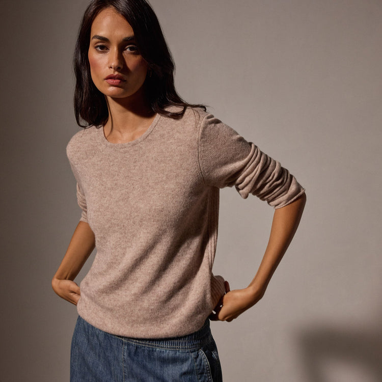 Soft Featherweight Cashmere Crew Neck Sweater in Coyote | James Perse Los Angeles