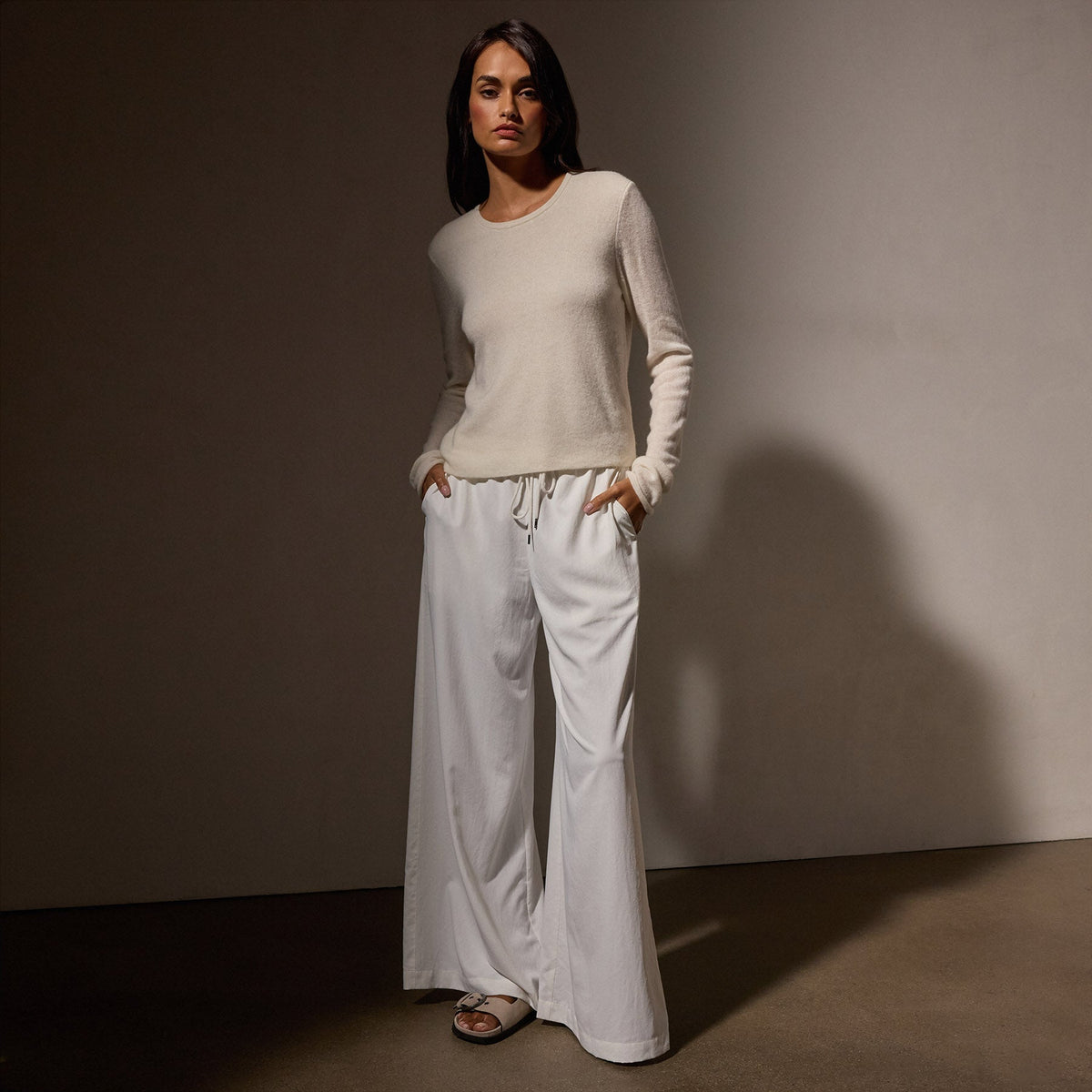 Soft Featherweight Cashmere Crew Neck Sweater in Oyster | James Perse Los Angeles