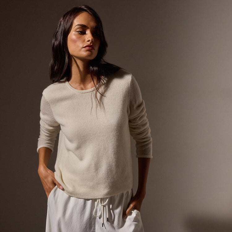 Soft Featherweight Cashmere Crew Neck Sweater in Oyster | James Perse Los Angeles