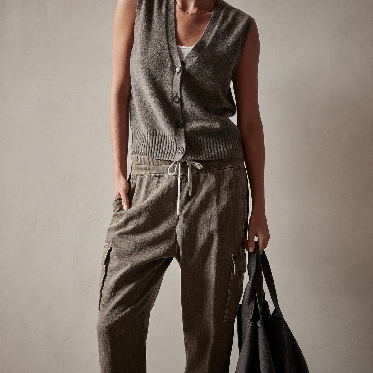 Zuma Cargo Pant in Ammo Pigment | James Perse Los Angeles