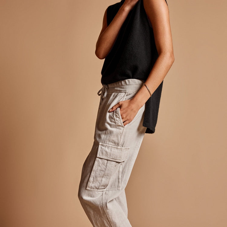 Zuma Cargo Pant in Salt Pigment | James Perse Los Angeles