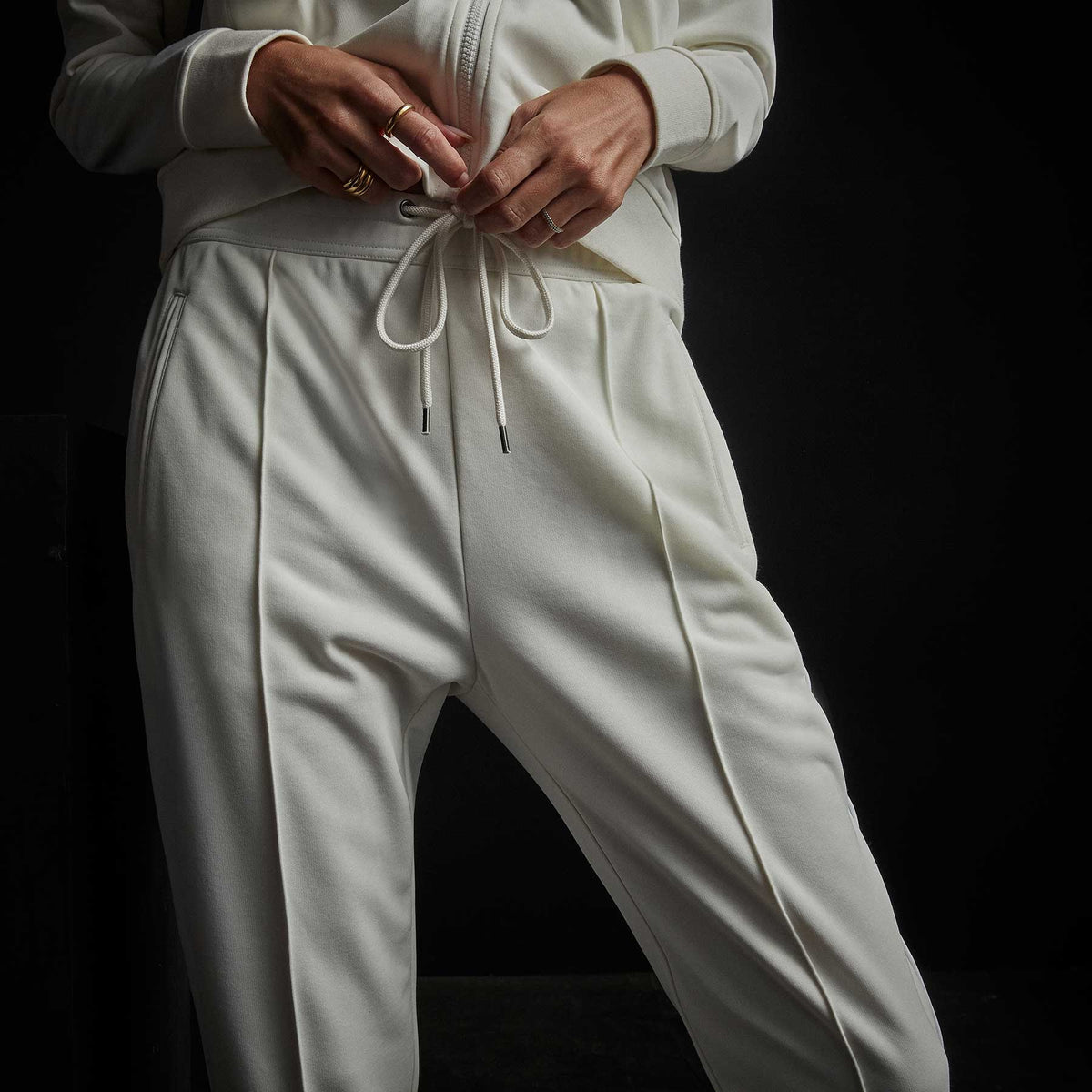 Piped Pintuck Track Pant in Everest White | James Perse Los Angeles