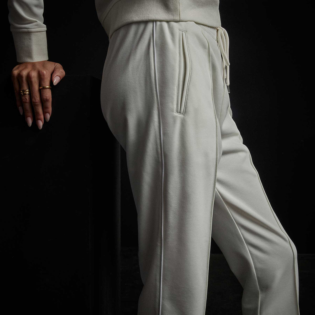 Piped Pintuck Track Pant in Everest White | James Perse Los Angeles