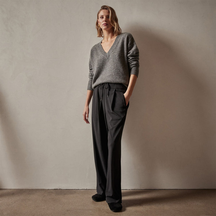 Single Pleat Knit Dress Pant in Black | James Perse Los Angeles