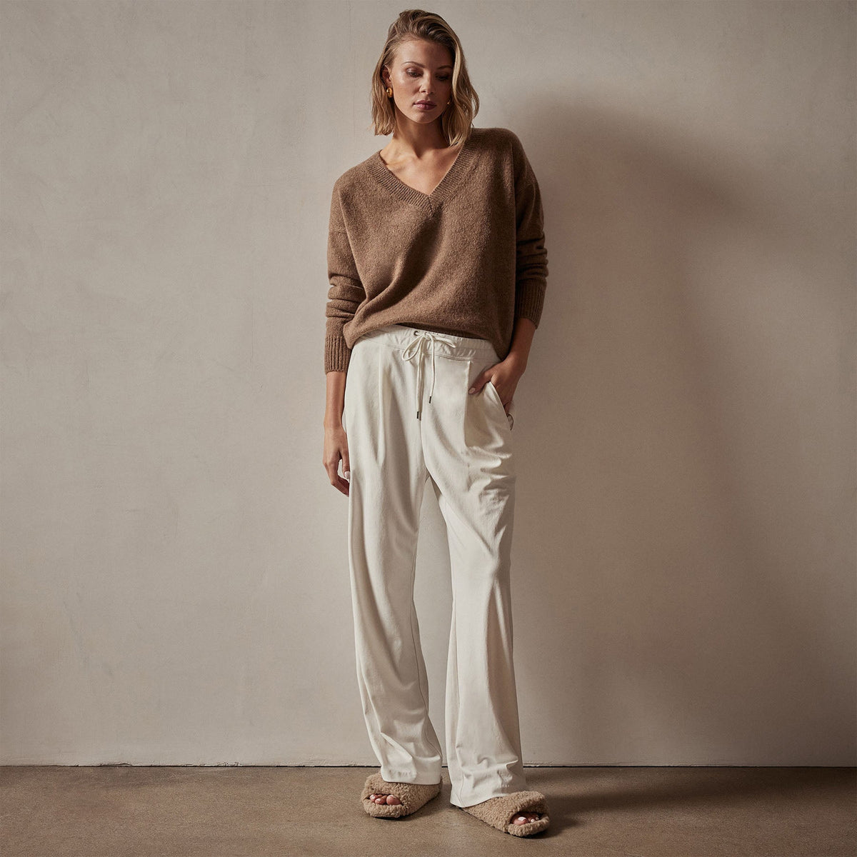 Single Pleat Knit Dress Pant in Ivory | James Perse Los Angeles