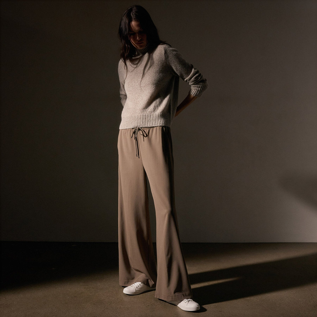 Bi Stretch Wool Wide Leg  in Cargo | James Perse Los Angeles