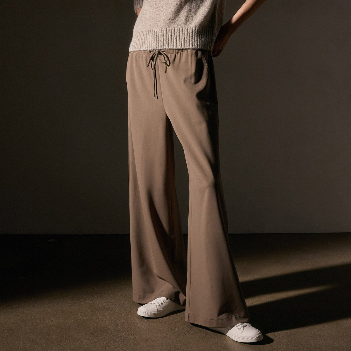 Bi Stretch Wool Wide Leg  in Cargo | James Perse Los Angeles
