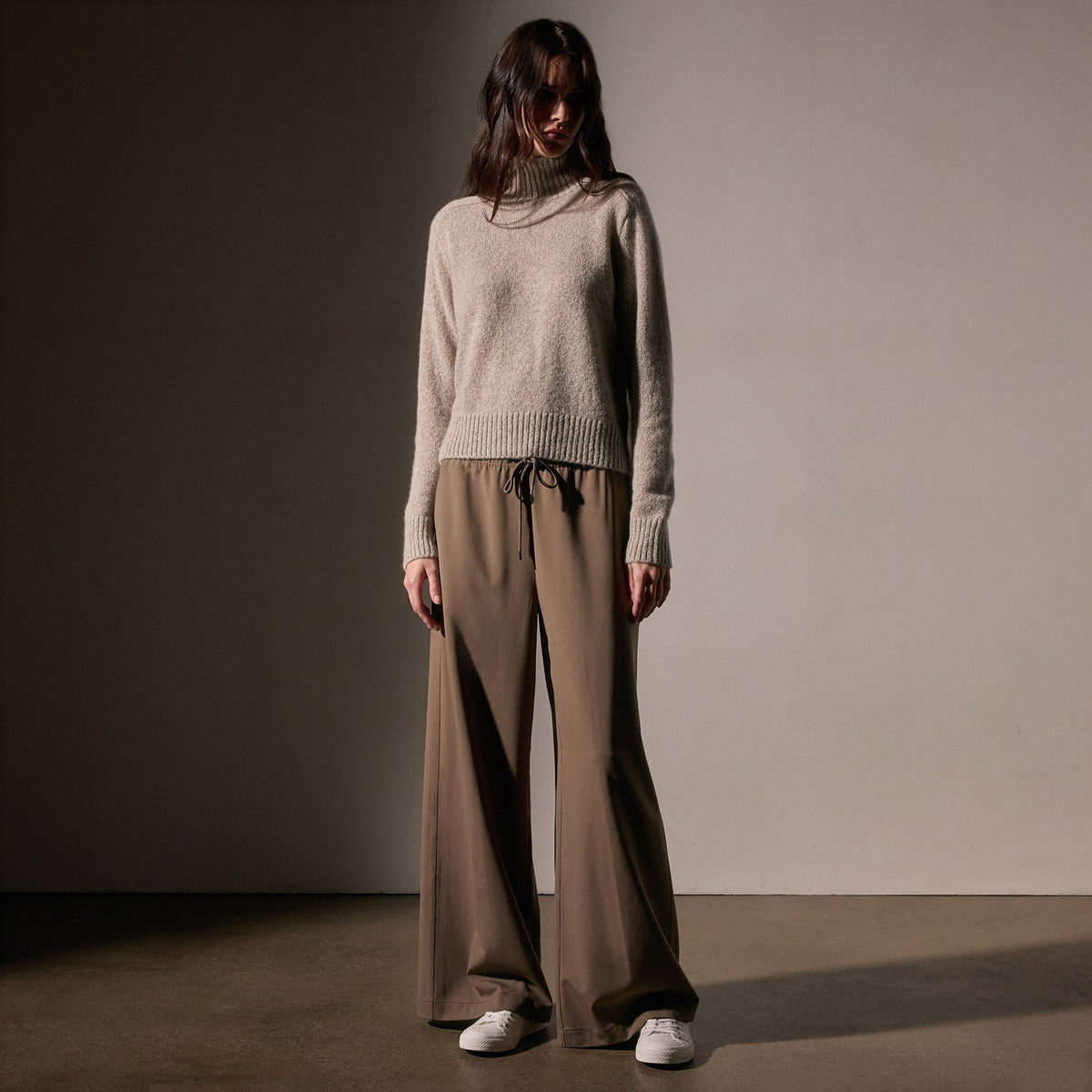 Bi Stretch Wool Wide Leg  in Cargo | James Perse Los Angeles
