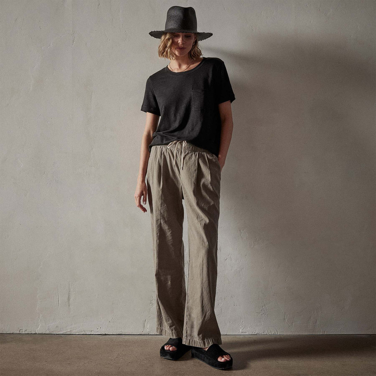 Linen Jersey Pocket Tee in Black | James Perse Los Angeles