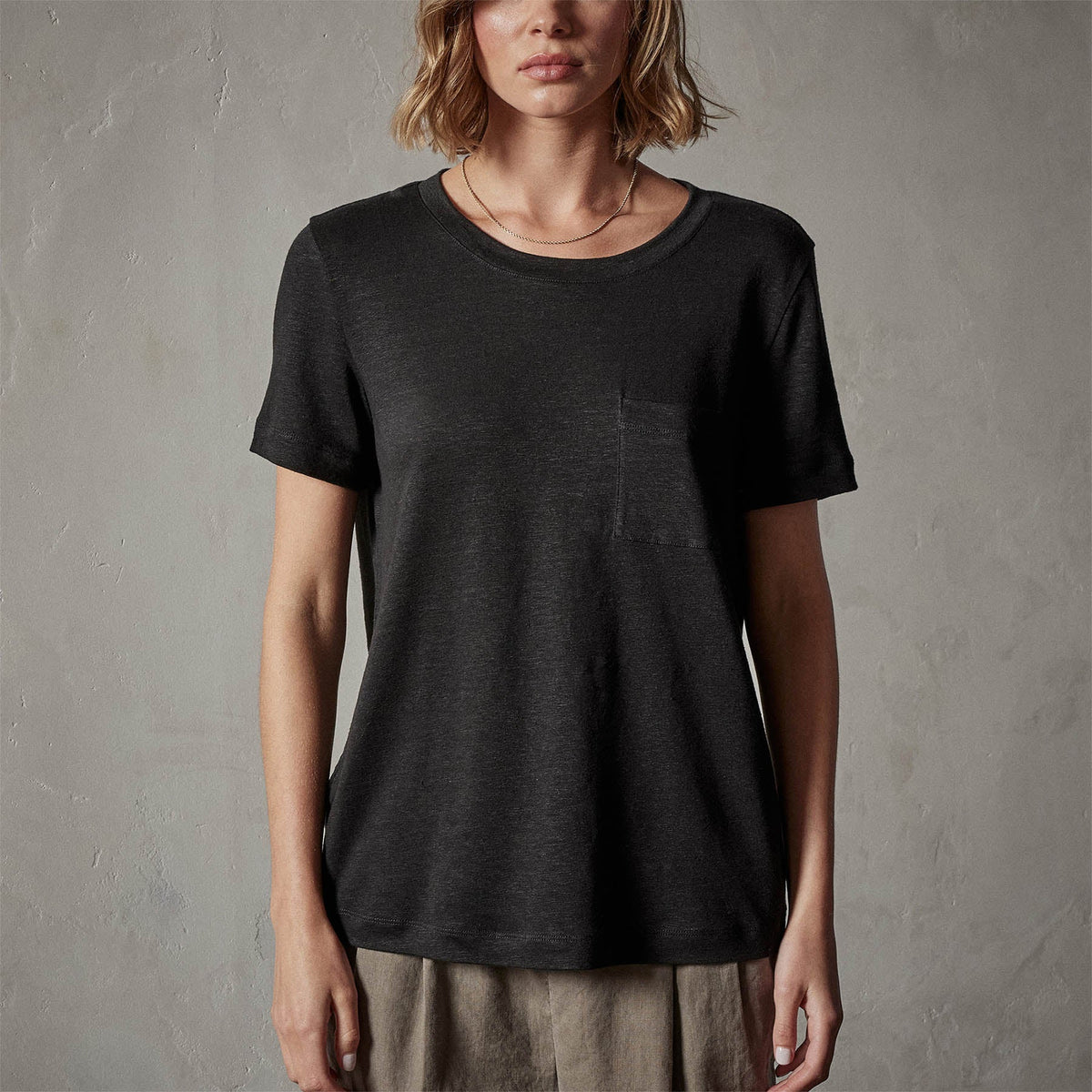 Linen Jersey Pocket Tee in Black | James Perse Los Angeles