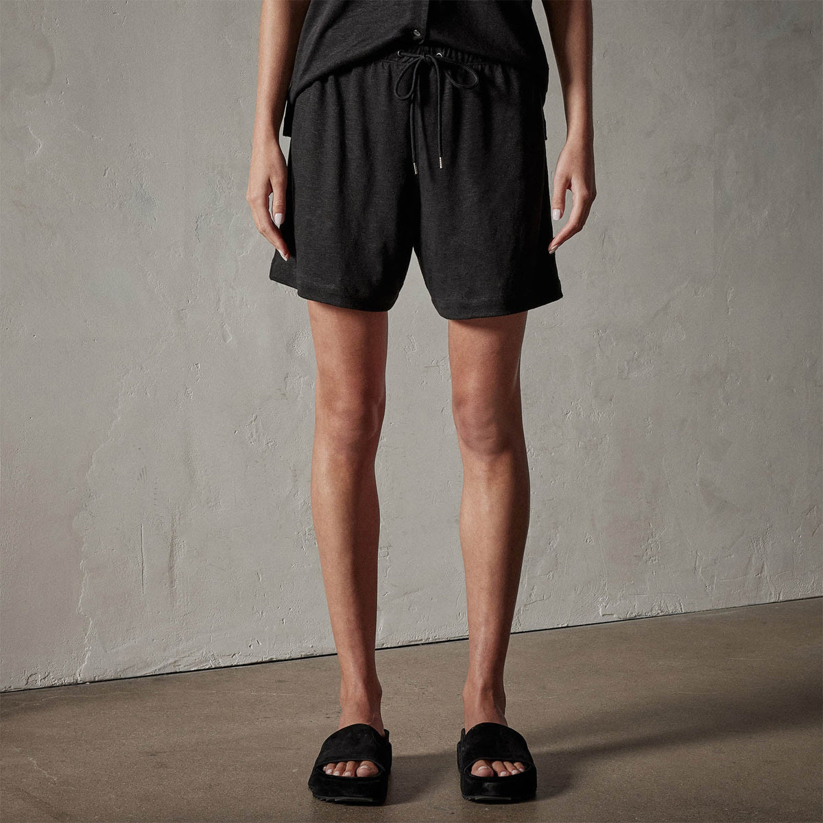 Linen Jersey Short in Black | James Perse Los Angeles