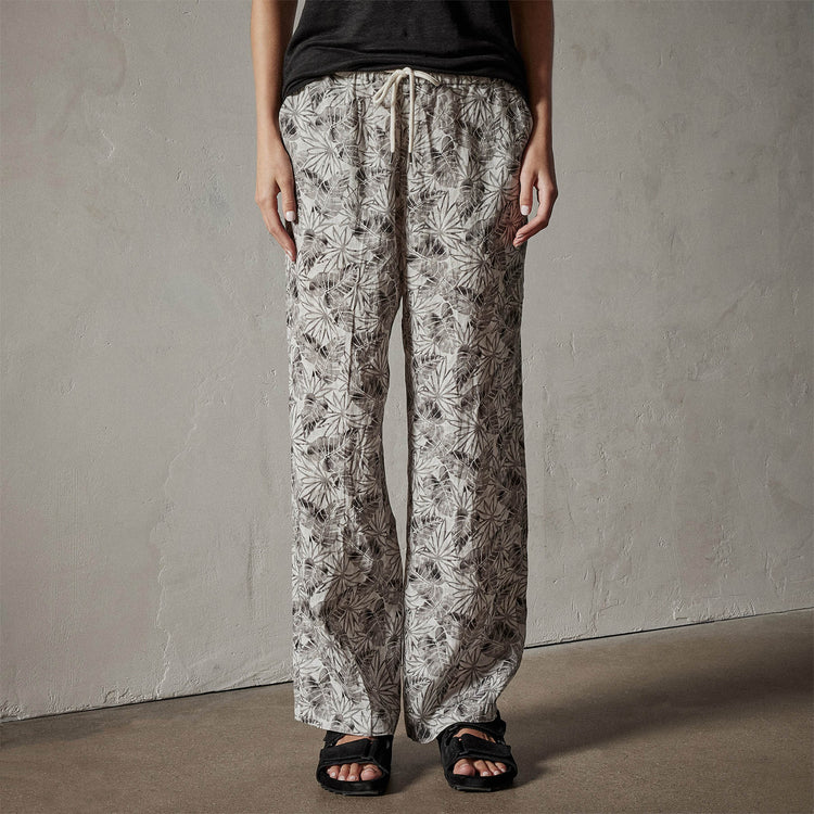 Palm Printed Linen Pant in Carbon | James Perse Los Angeles