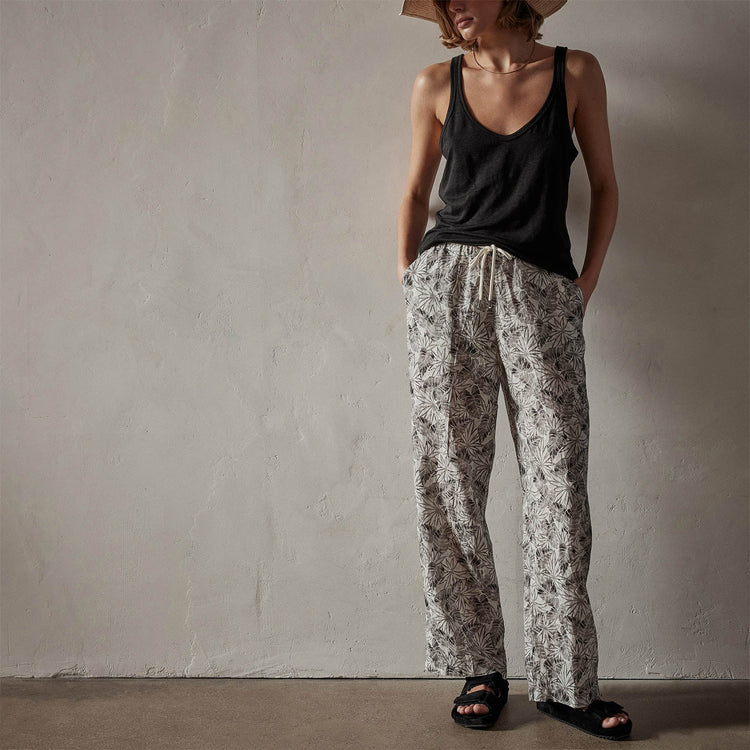 Palm Printed Linen Pant in Carbon | James Perse Los Angeles