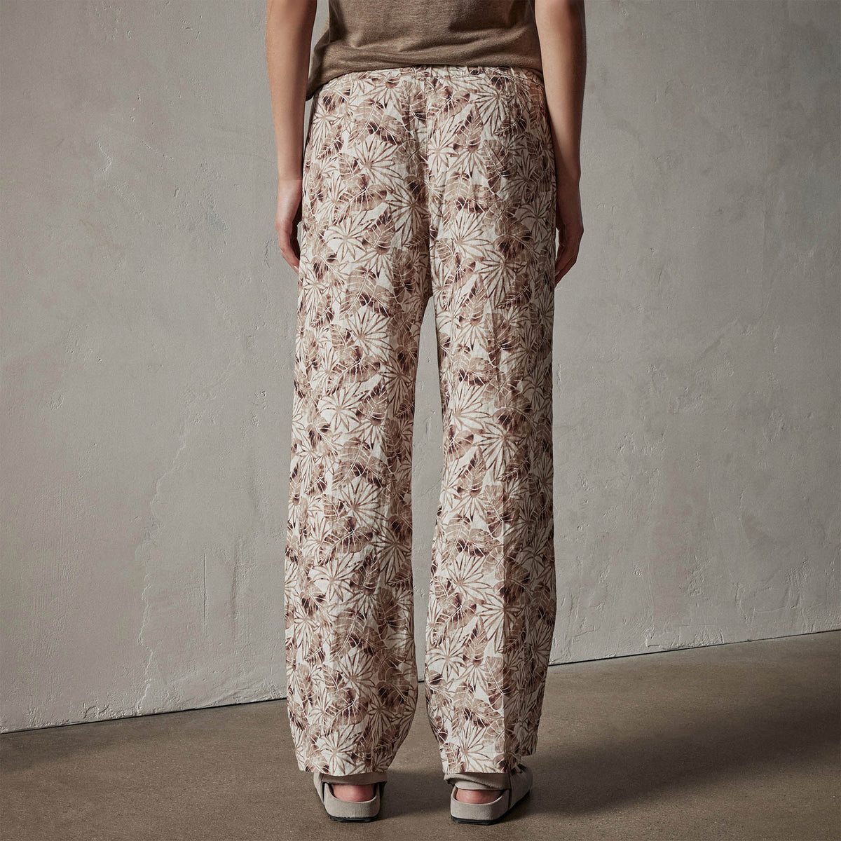 Palm Printed Linen Pant in Nutmeg | James Perse Los Angeles