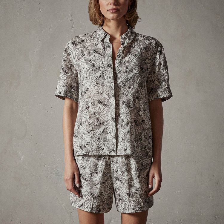 Palm Printed Linen Shirt in Carbon | James Perse Los Angeles
