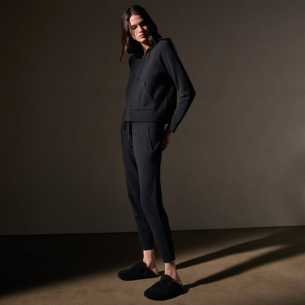 Cashmere Track Pant  in Black | James Perse Los Angeles