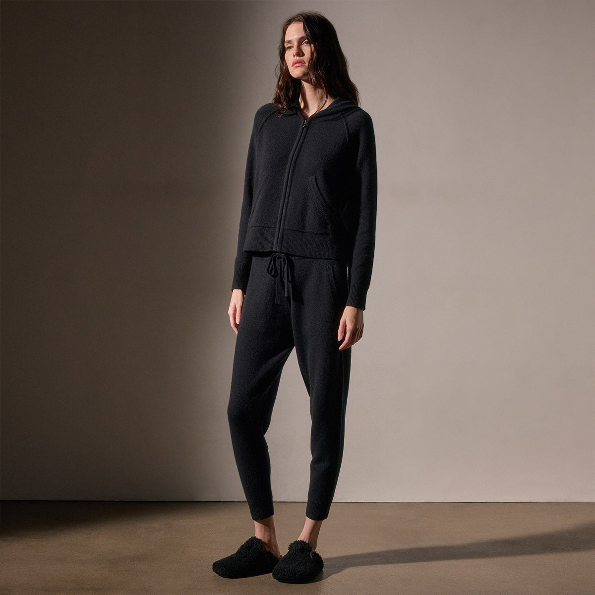 Cashmere Track Pant  in Black | James Perse Los Angeles