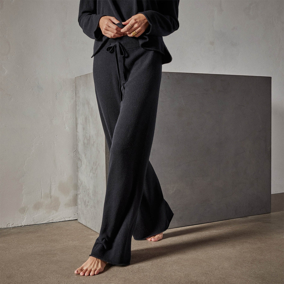 Recycled Cashmere Wide Leg Pant in Black | James Perse Los Angeles