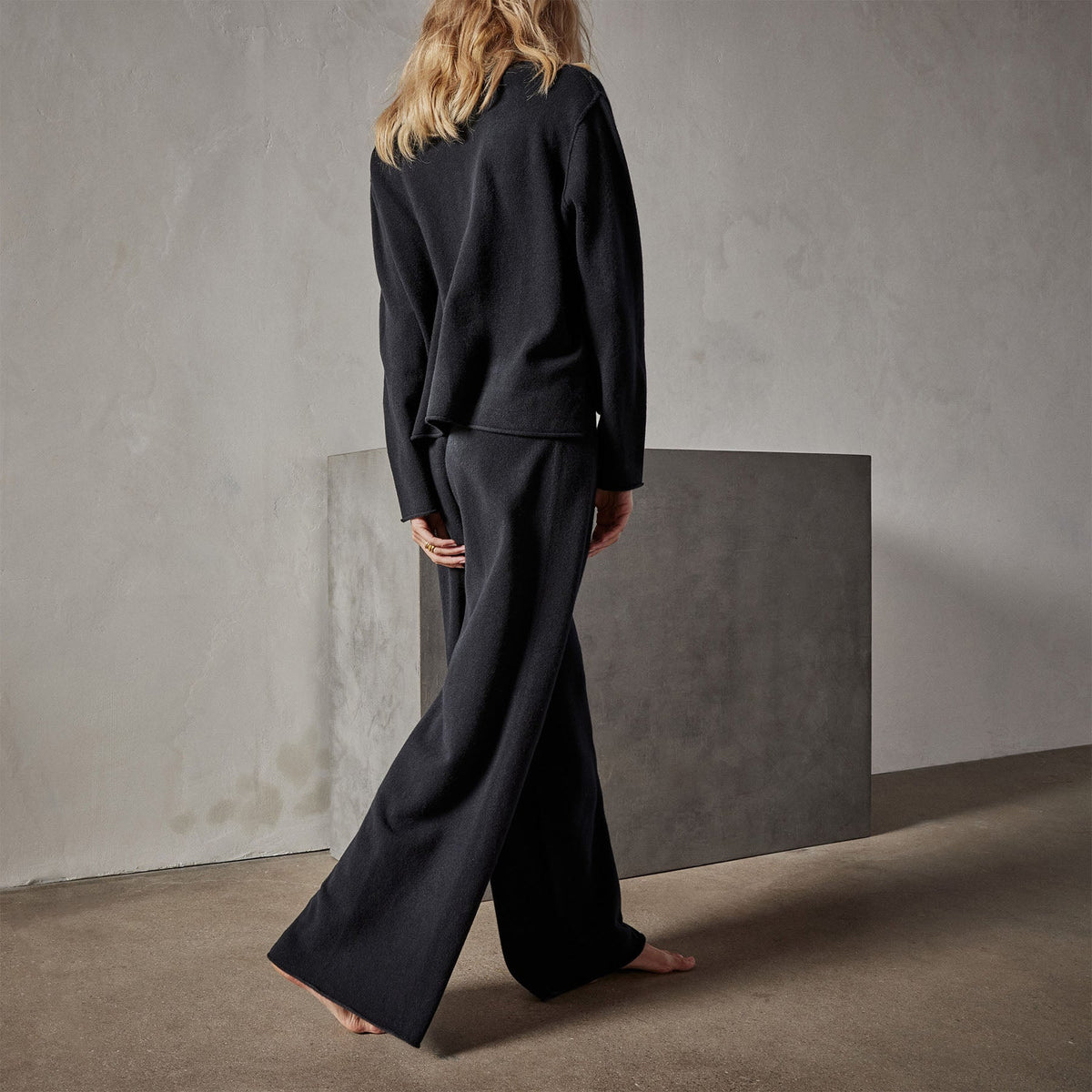 Recycled Cashmere Wide Leg Pant in Black | James Perse Los Angeles