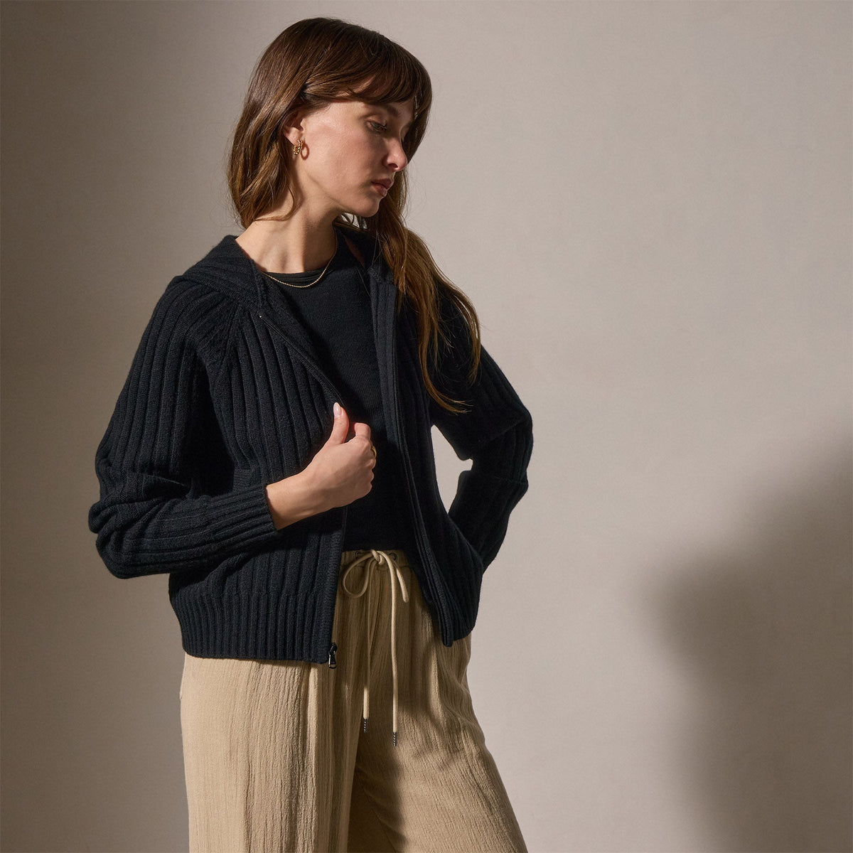 Cashmere Wide Ribbed Hoodie in Black | James Perse Los Angeles