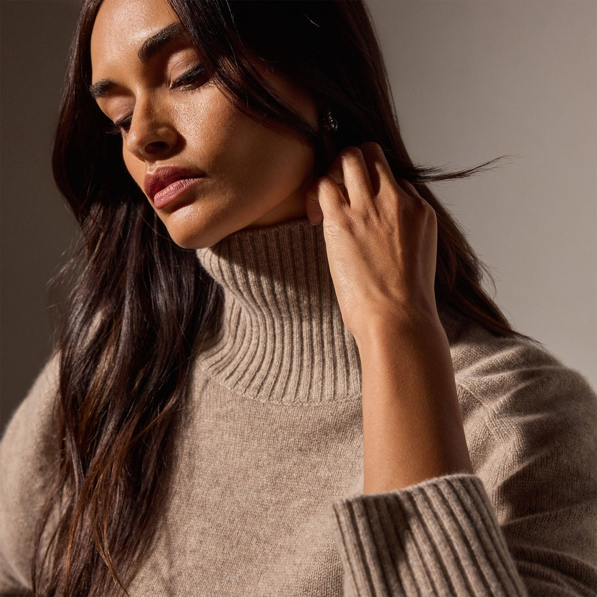 Recycled Cashmere Funnel Neck in Coyote | James Perse Los Angeles