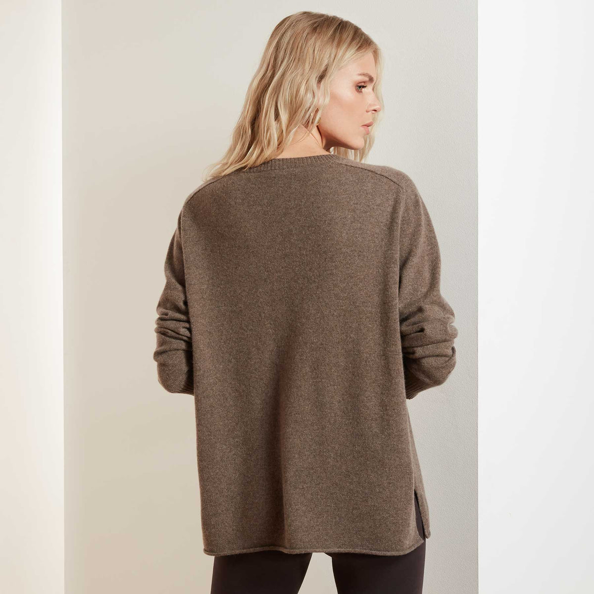 Recycled Cashmere V Neck Sweater - Brown Stone | James Perse Los Angeles