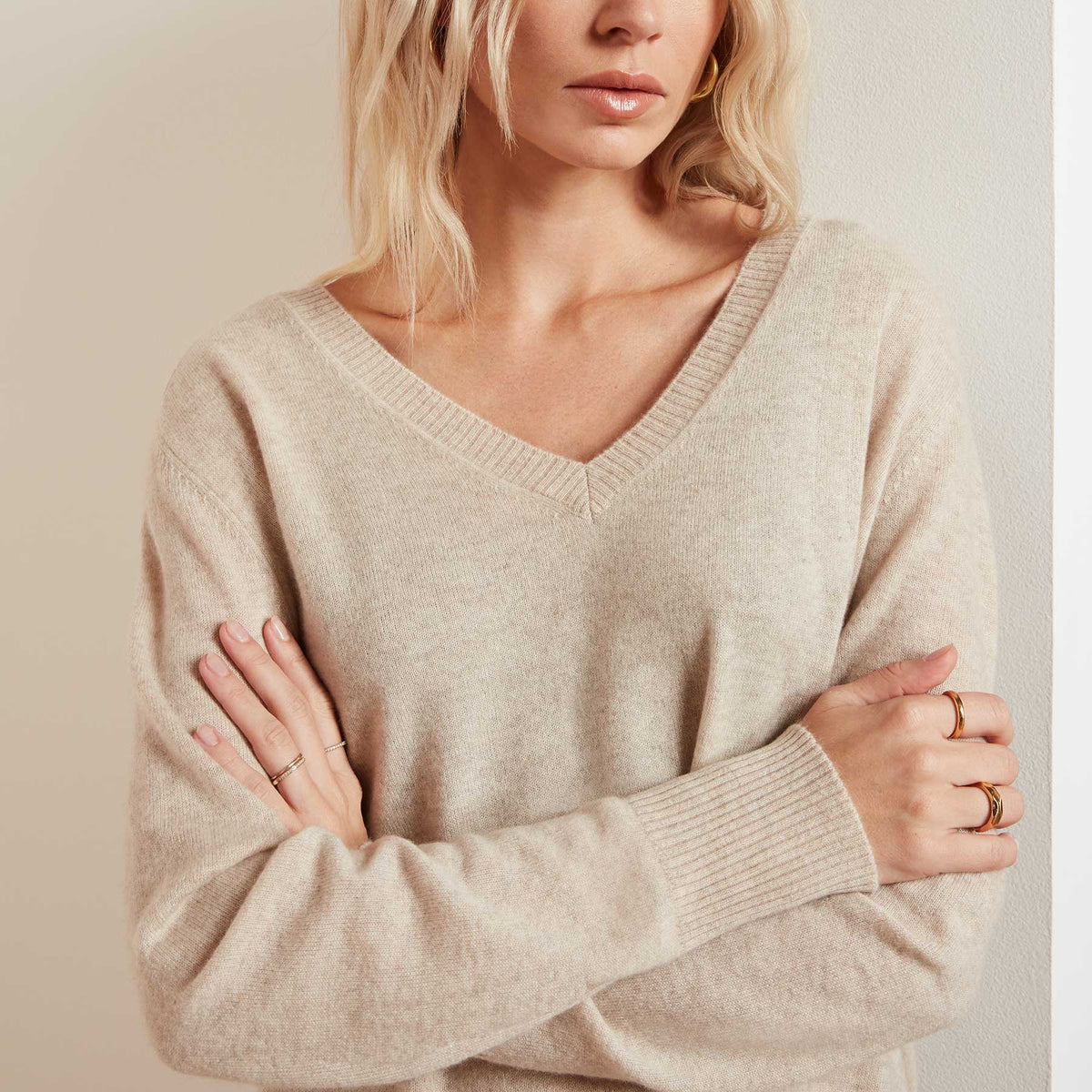Recycled Cashmere V Neck Sweater - Granola | James Perse Los Angeles