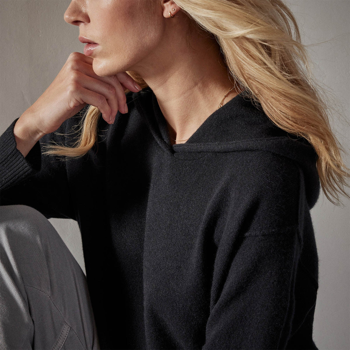 Recycled Cashmere Graphic Pullover Hoodie in Black/Heather Grey | James Perse Los Angeles 