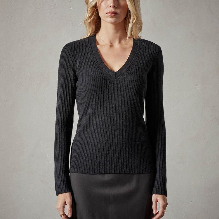 Skinny Rib Soft Vin Neck in Black | James Perse Los Angeles