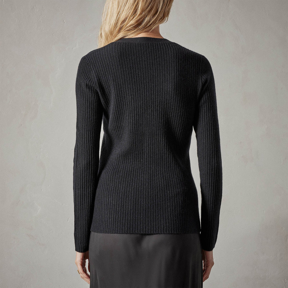 Skinny Rib Soft Vin Neck in Black | James Perse Los Angeles