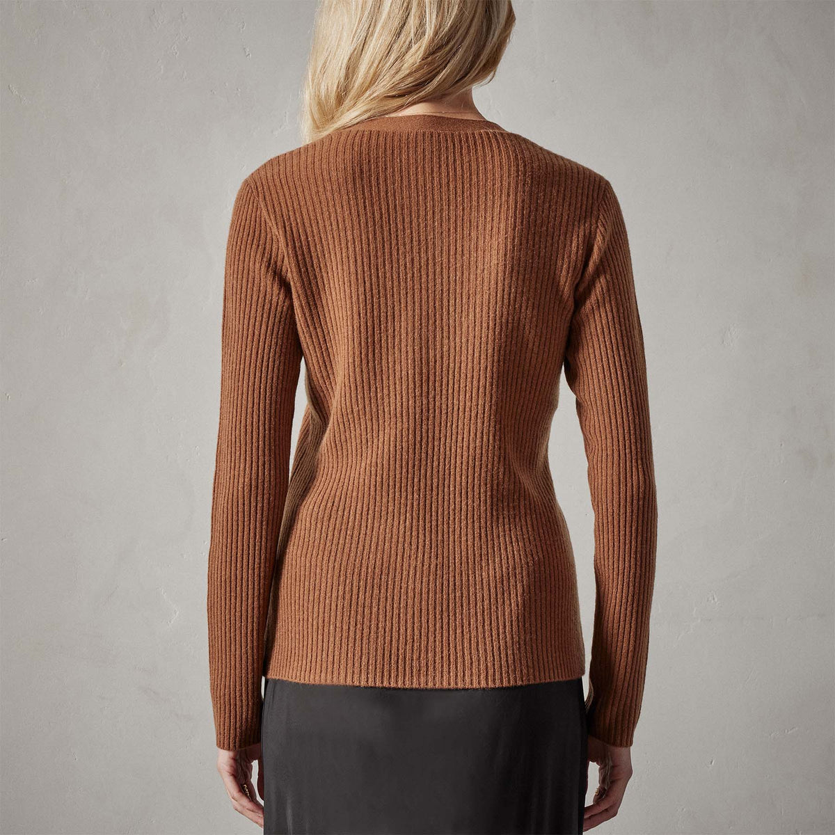 Skinny Rib Soft Vin Neck in Gingerbread | James Perse Los Angeles