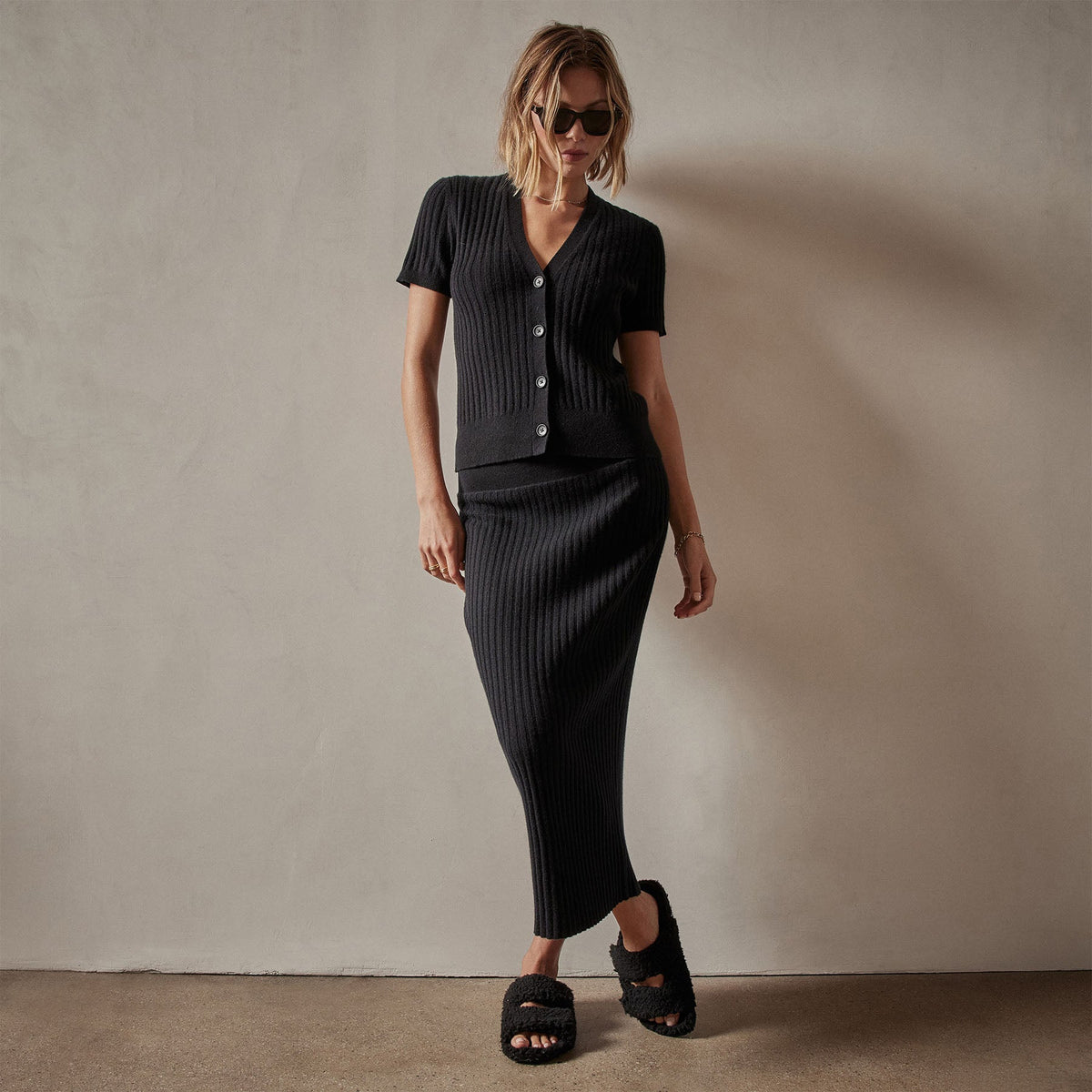 Ribbed Cashmere Pencil Skirt in Black | James Perse Los Angeles