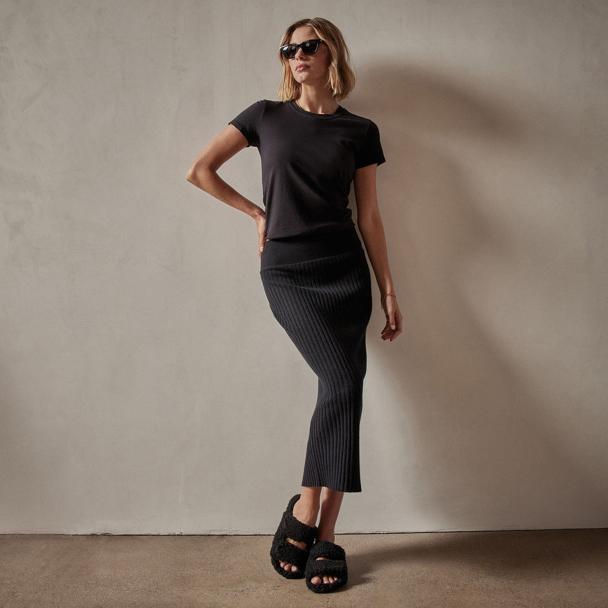 Ribbed Cashmere Pencil Skirt in Black | James Perse Los Angeles