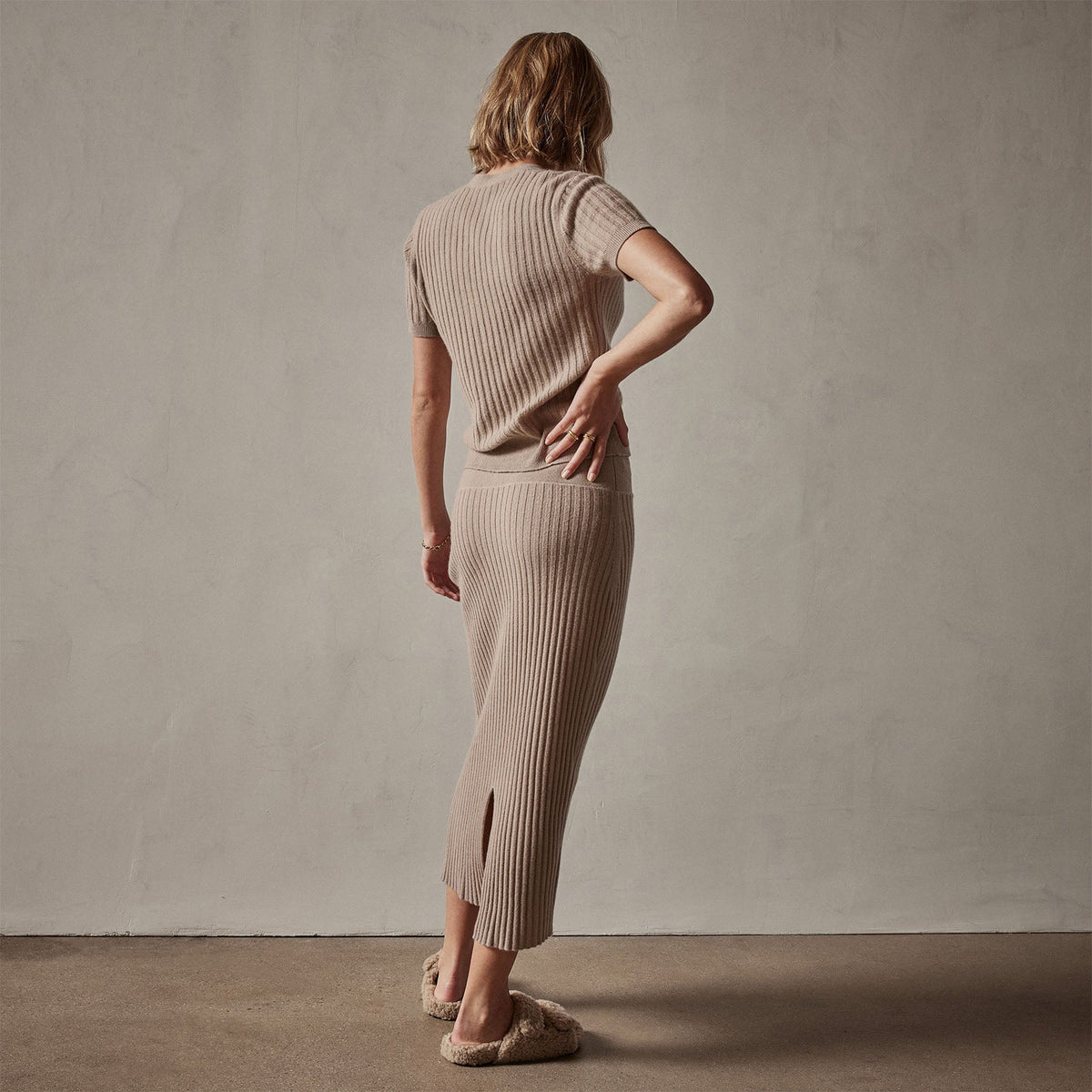 Ribbed Cashmere Pencil Skirt in Mocha | James Perse Los Angeles