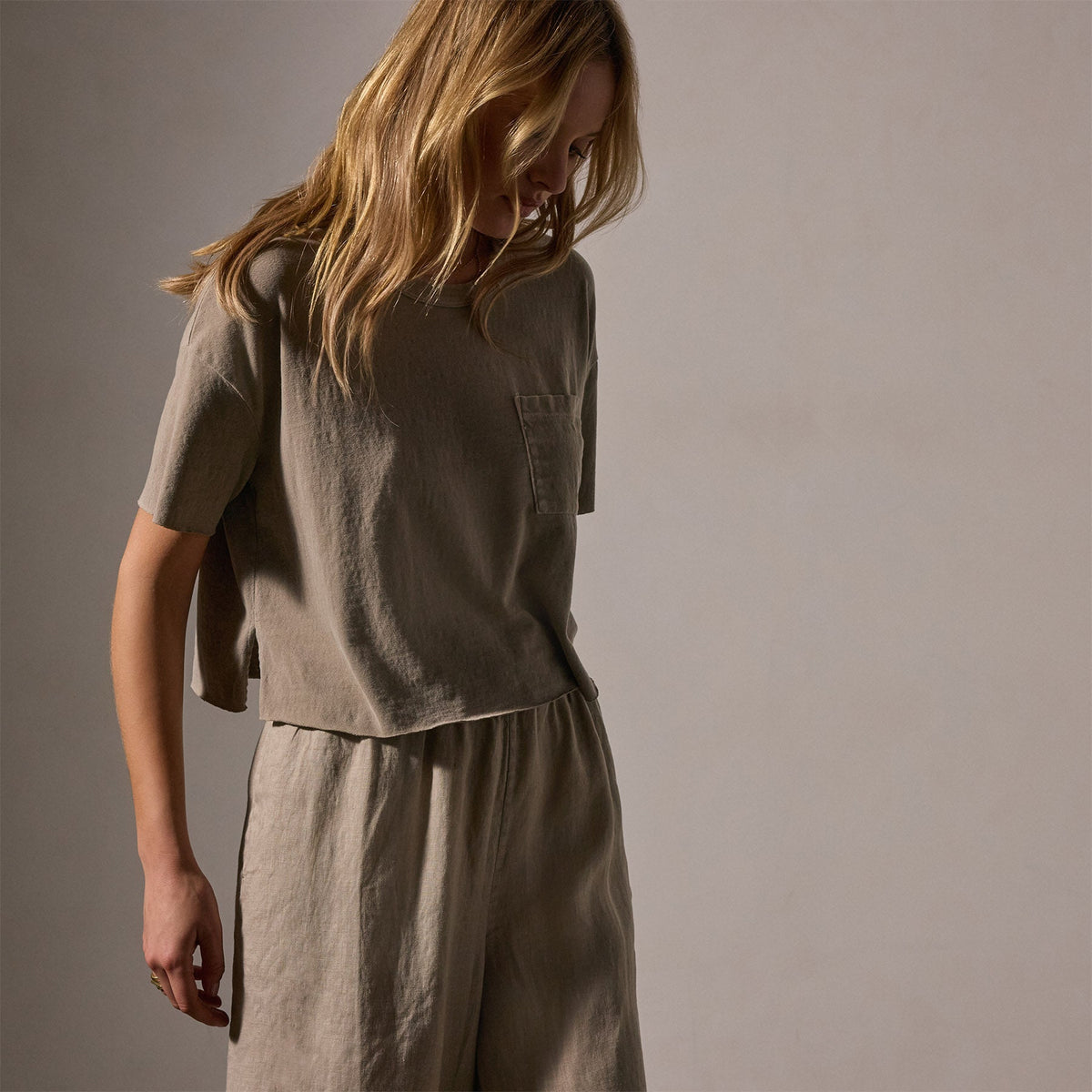 Brushed Jersey Pocket Tee in Overcast Pigment | James Perse Los Angeles