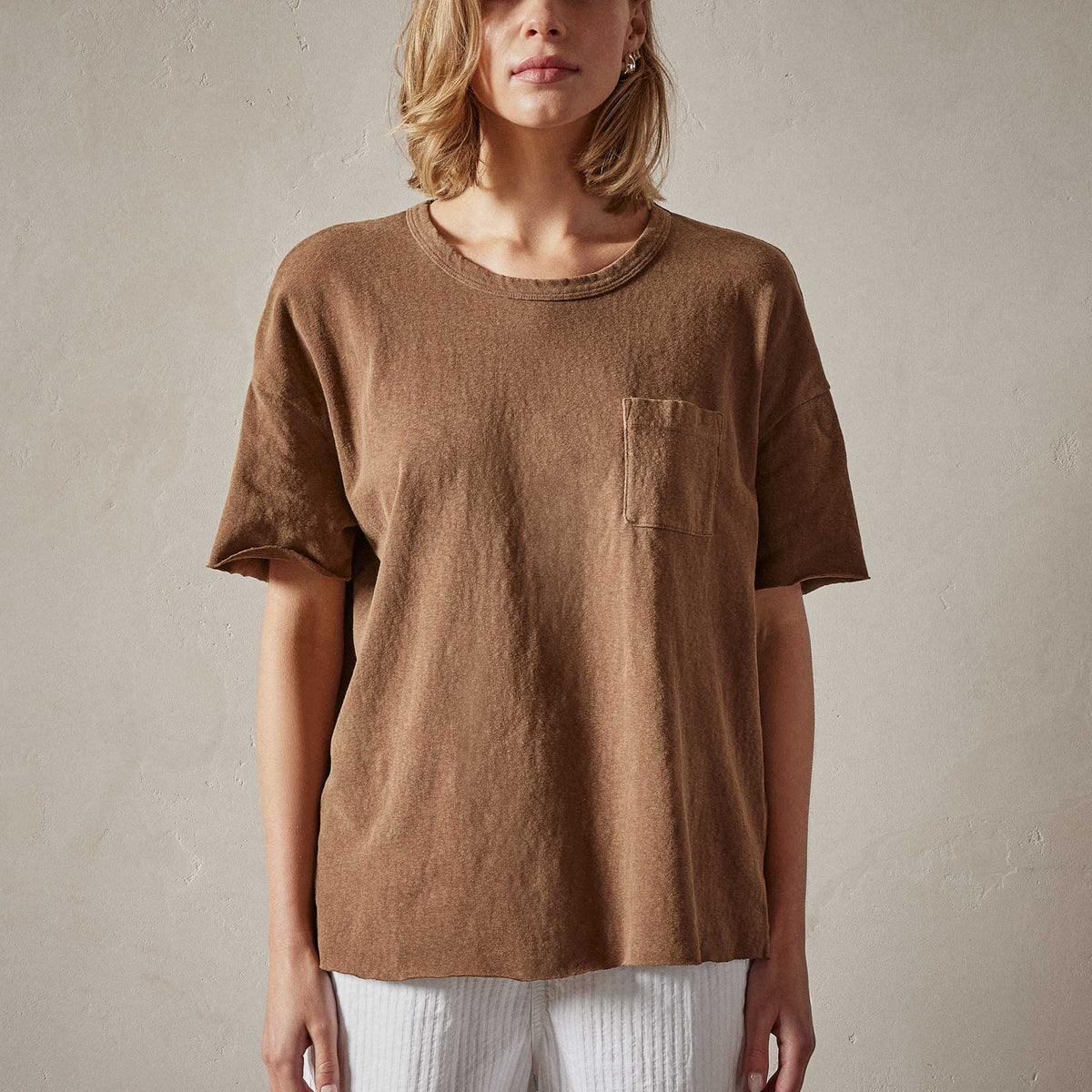 Venice Beach Tee in Gingerbread Pigment | James Perse Los Angeles 