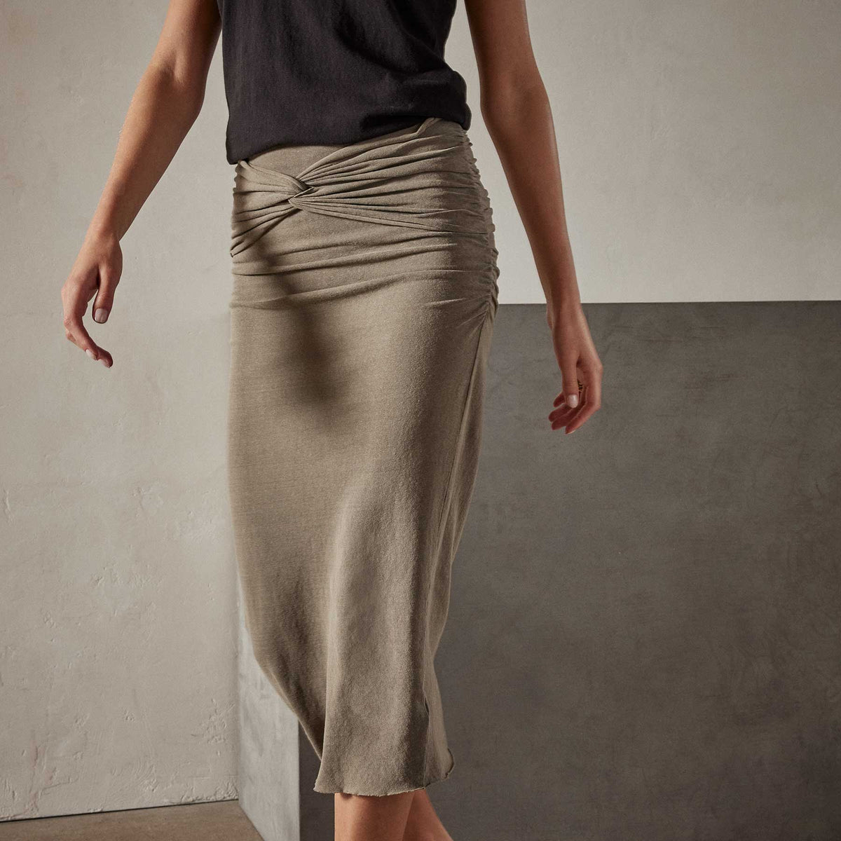Sunset Skirt in Ammo Pigment | James Perse Los Angeles 