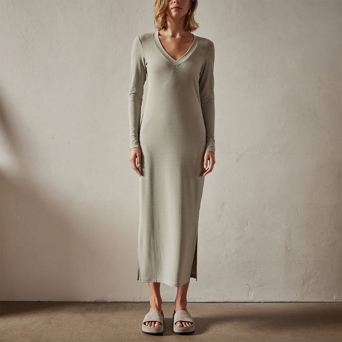 Ribbed Tv Neck Dress in Silt | James Perse Los Angeles 