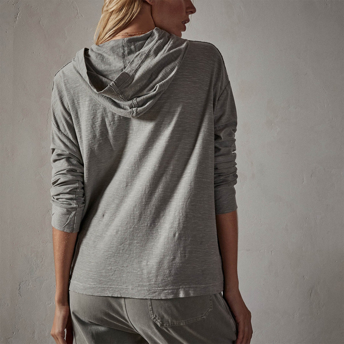 Reverse Slub Jersey Hoody in Concrete Pigment | James Perse Los Angeles