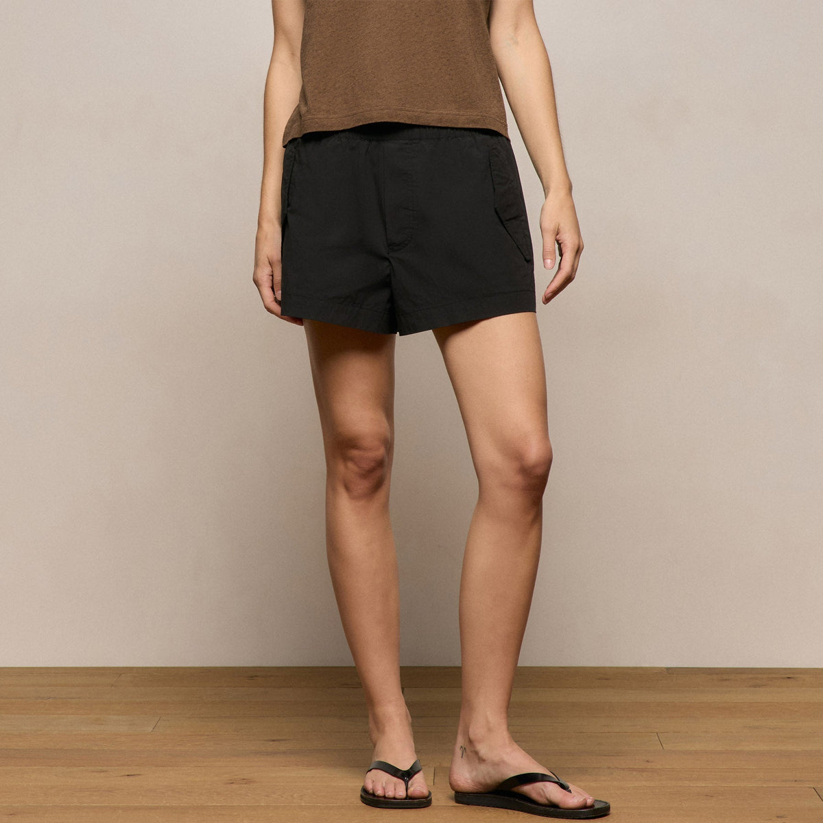 Stretch Poplin Surplus Short in Black | James Perse Los Angeles