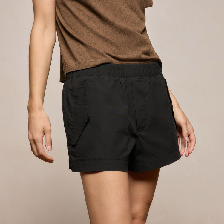 Stretch Poplin Surplus Short in Black | James Perse Los Angeles