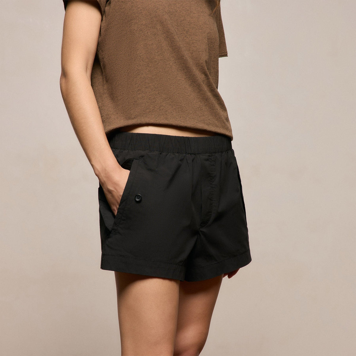 Stretch Poplin Surplus Short in Black | James Perse Los Angeles