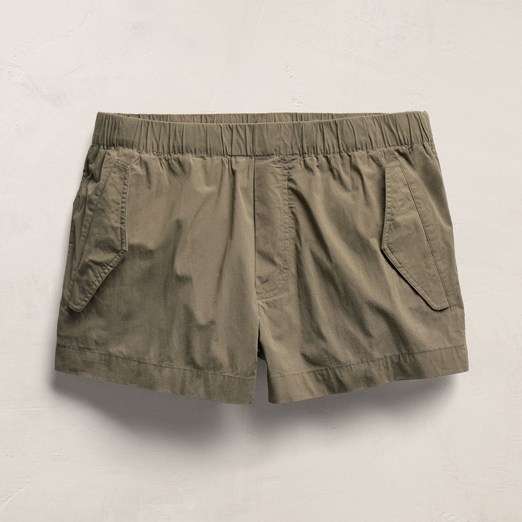 Stretch Poplin Surplus Short in Light Olive Pigment | James Perse Los Angeles