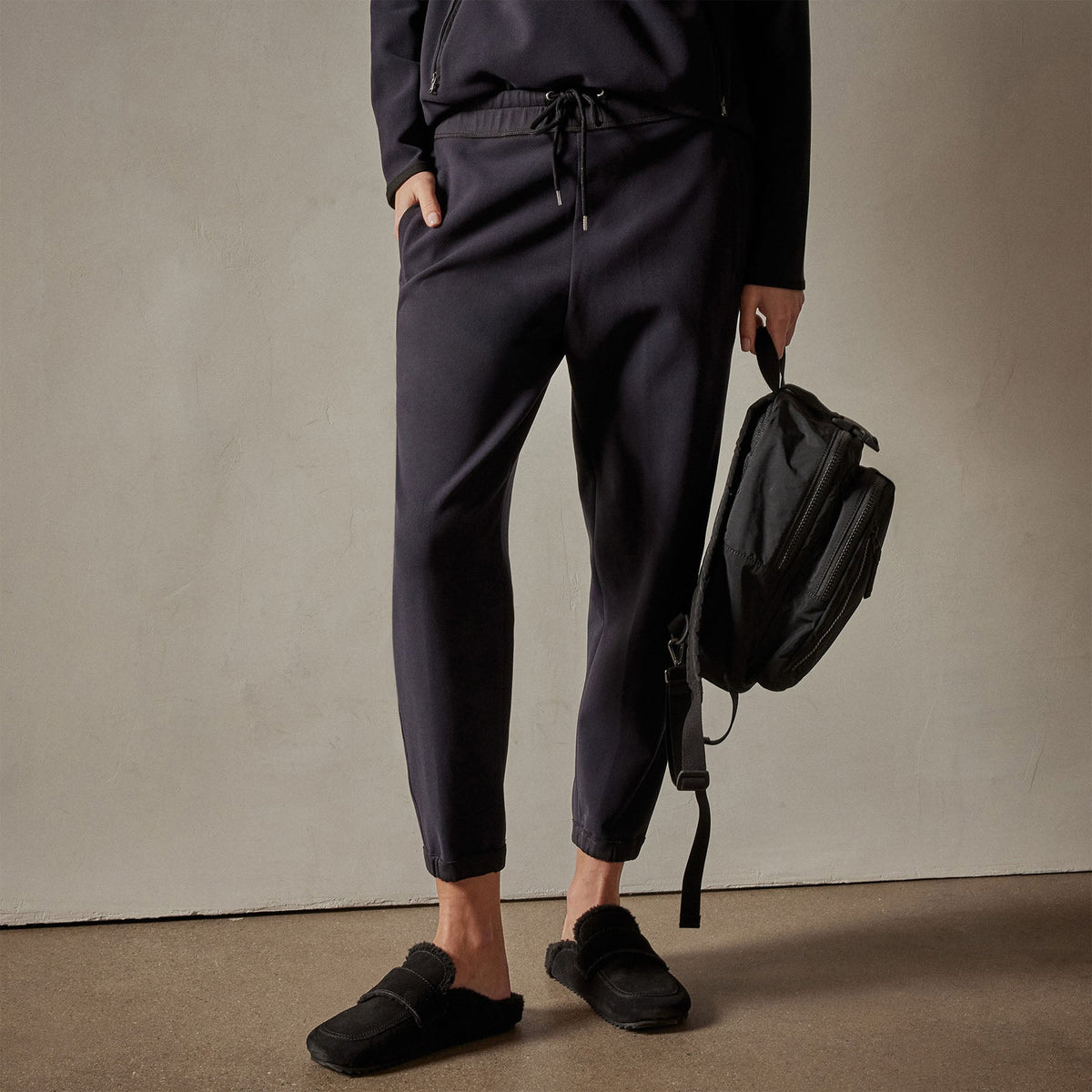 Polar Fleece Pull On Sweat Pant in Black | James Perse Los Angeles