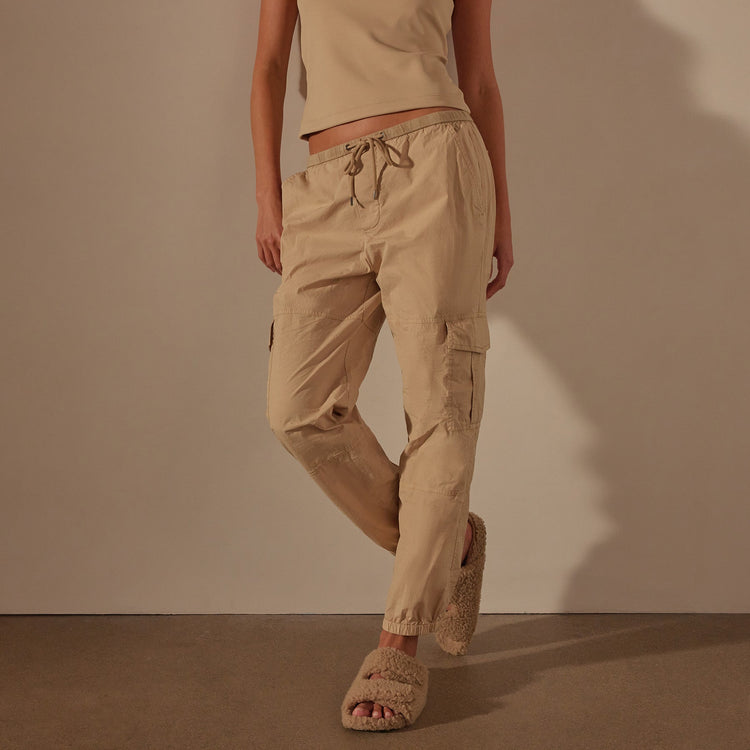 Stretch Poplin Cargo Pant in Sand Dune Pigment | James Perse Los Angeles