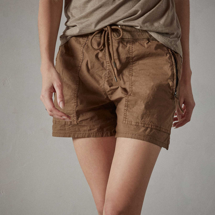 Zip Pocket Utility Short - Acorn Pigment | James Perse Los Angeles